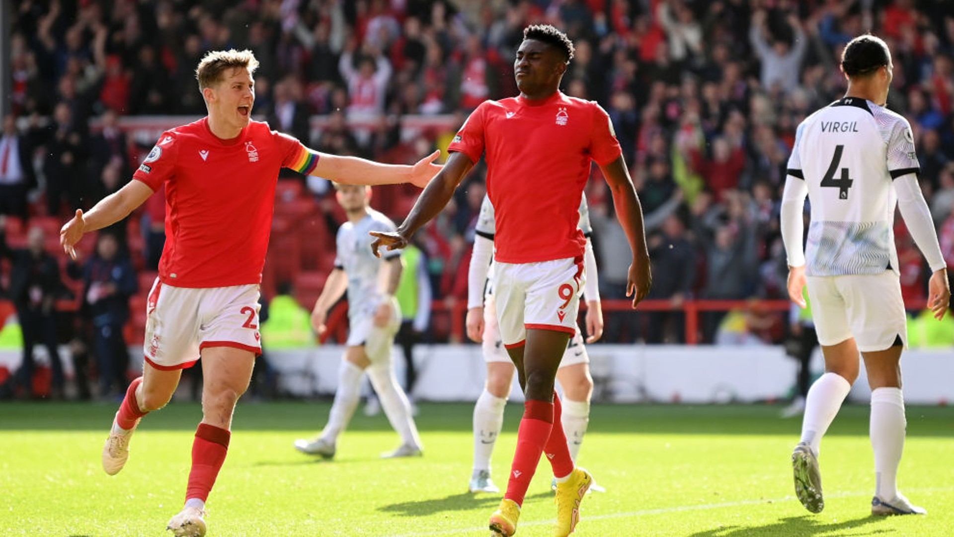 他接到队友 他接到队友